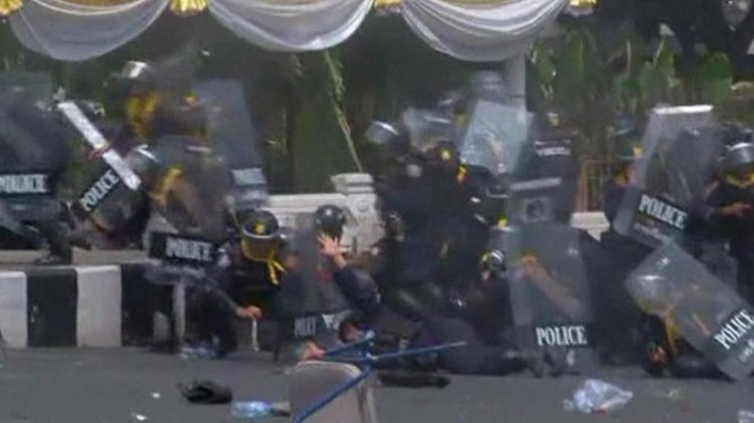 Thai protesters rally against PM after deadly Bangkok clashes - 1 Thai protesters rally against PM after deadly Bangkok clashes - 1