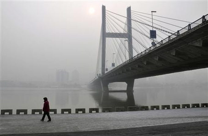 Chinese man becomes first to sue government over smog - 1