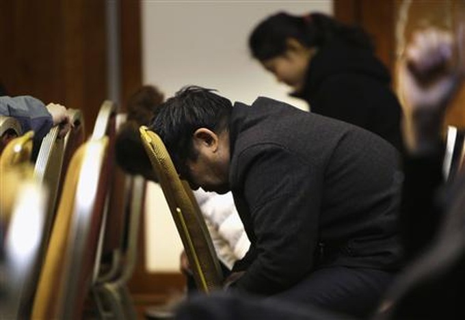 Chinese plane sees floating 'white objects' in search for Malaysian jet - 1 Chinese plane sees floating 'white objects' in search for Malaysian jet - 1