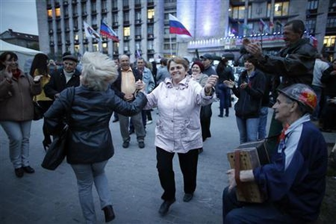 Ukraine peace deal falters as rebels show no sign of surrender - 1