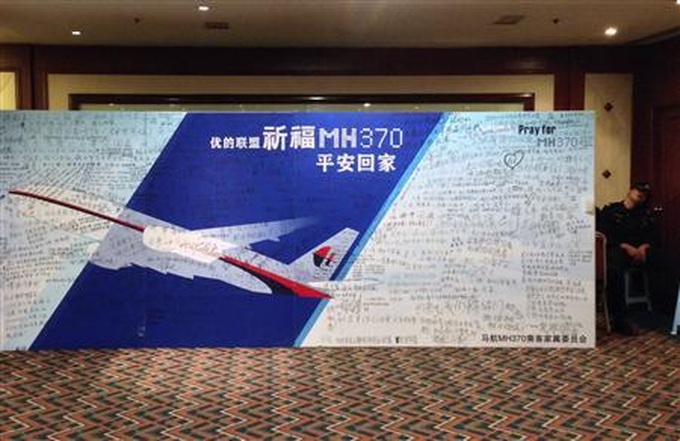 Governments pledge won't give up search for Malaysia Airlines jet - 1 Governments pledge won't give up search for Malaysia Airlines jet - 1