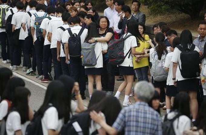 South Korean ferry survivors return to school, vow not to forget - 1