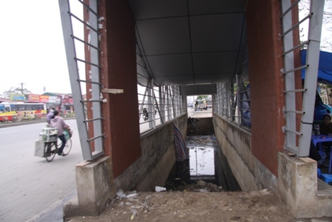 Tunnels become underground rubbish dumps in Hanoi - 7 Tunnels become underground rubbish dumps in Hanoi - 7