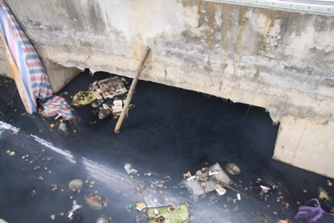 Tunnels become underground rubbish dumps in Hanoi - 8 Tunnels become underground rubbish dumps in Hanoi - 8