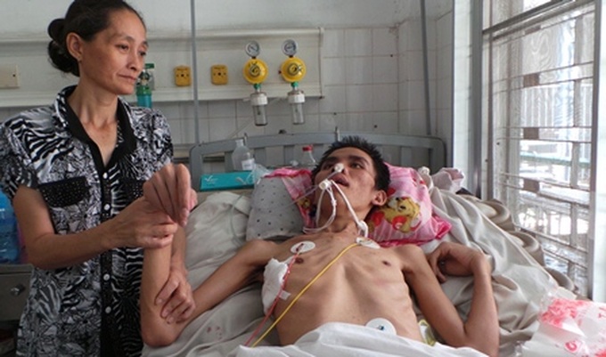 Young man with acute nerve inflammation in desperate fight for survival - 1 Young man with acute nerve inflammation in desperate fight for survival - 1