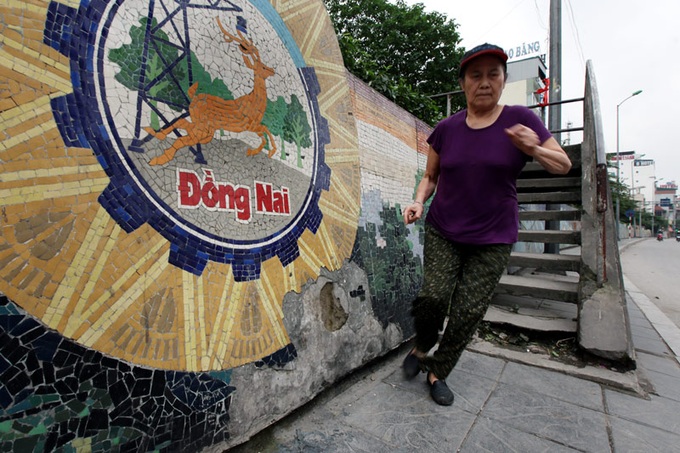 Ceramic Road looking worn after three years - 7 Ceramic Road looking worn after three years - 7