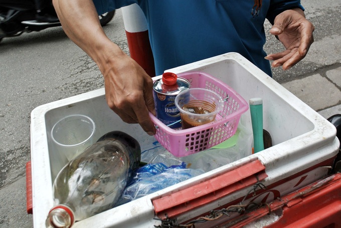 Mobile coffee shops appear on Hanoi streets - 8 Mobile coffee shops appear on Hanoi streets - 8