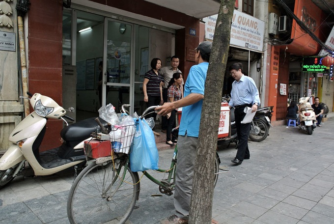 Mobile coffee shops appear on Hanoi streets - 11 Mobile coffee shops appear on Hanoi streets - 11