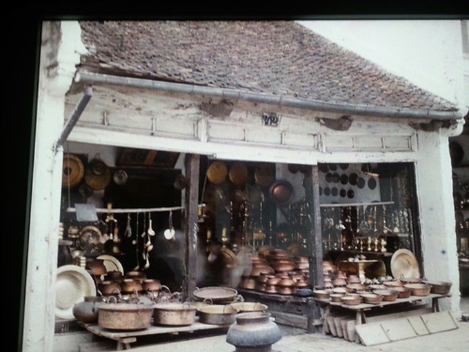 First color photos on old Hanoi displayed in Paris - 8