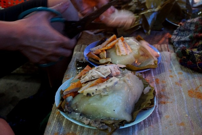 Special dishes make big profits for small Hanoi food stalls - 5