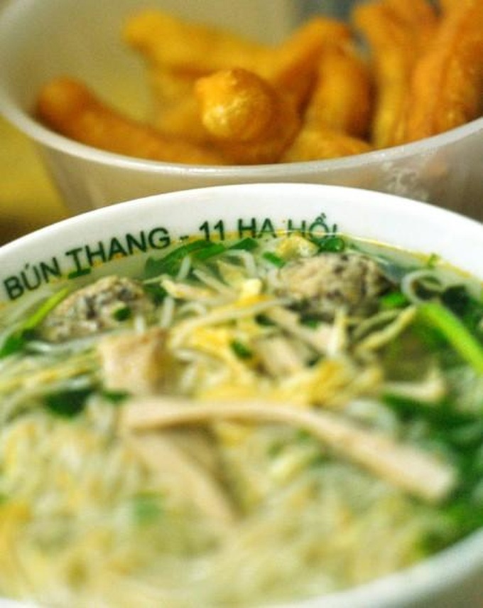 Special dishes make big profits for small Hanoi food stalls - 16