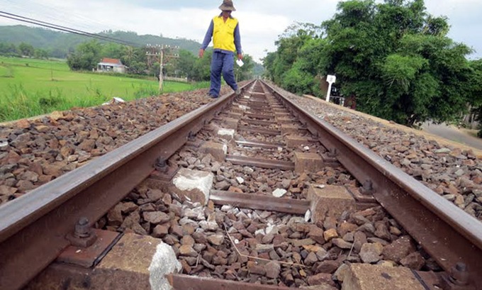 Rail accident causes major damage in Phu Yen - 2 Rail accident causes major damage in Phu Yen - 2