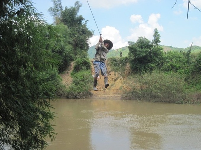 Man dies on river rope-crossing - 3