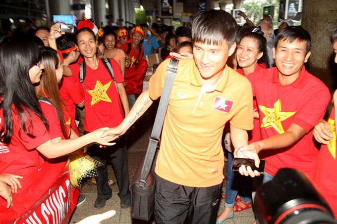 Vietnam players urge fans to play fair after Malaysia violence - 2 Vietnam players urge fans to play fair after Malaysia violence - 2