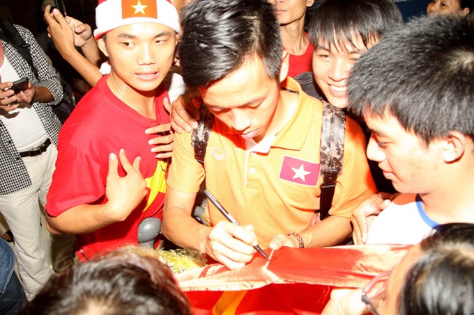 Vietnam players urge fans to play fair after Malaysia violence - 4 Vietnam players urge fans to play fair after Malaysia violence - 4