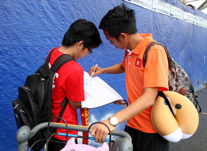 Vietnam players urge fans to play fair after Malaysia violence - 6 Vietnam players urge fans to play fair after Malaysia violence - 6