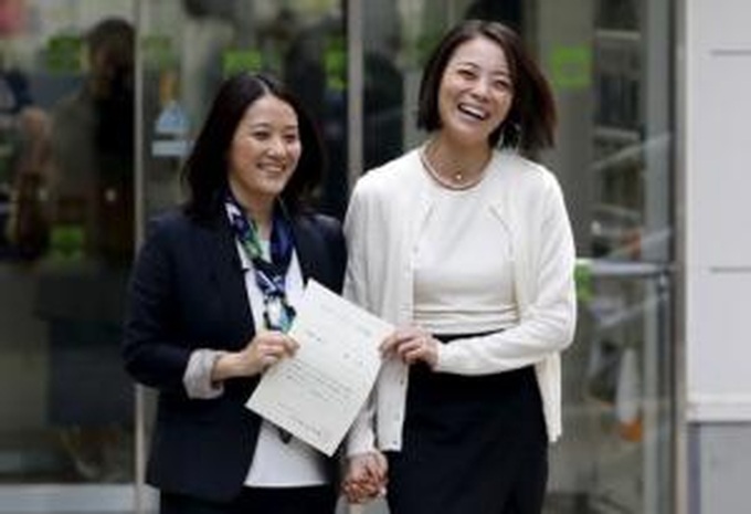 Tokyo issues Japan's first same-sex partner certificates - 1