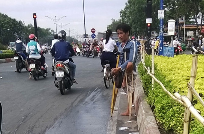 Beggars still rampant in HCM City despite crackdown - 2 Beggars still rampant in HCM City despite crackdown - 2