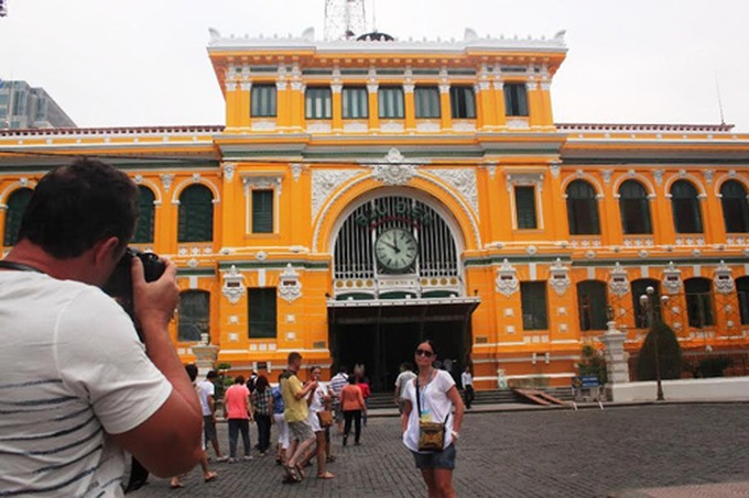 Facelift for HCM City Post Office stirs criticism - 3