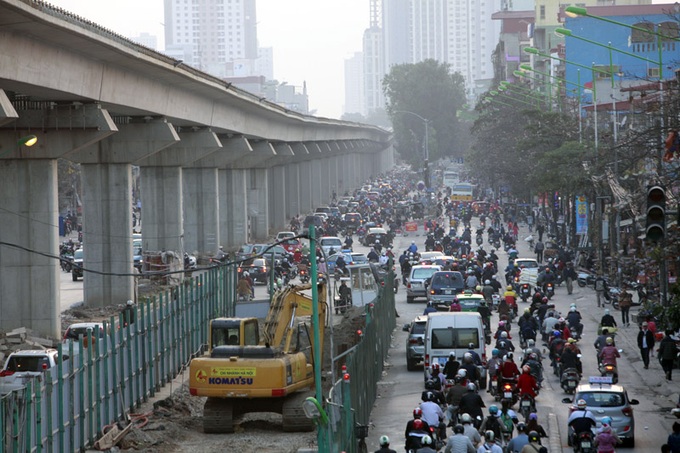 Hanoi police mobilise to tackle traffic over Tet - 2