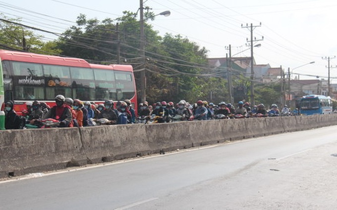 Mass return to HCM City as Tet holiday draws to a close - 1 Mass return to HCM City as Tet holiday draws to a close - 1