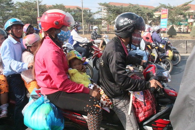 Mass return to HCM City as Tet holiday draws to a close - 3 Mass return to HCM City as Tet holiday draws to a close - 3