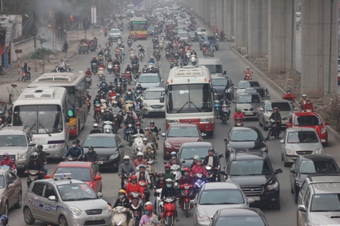 Hanoi traffic stalls city on final day of Tet - 1
