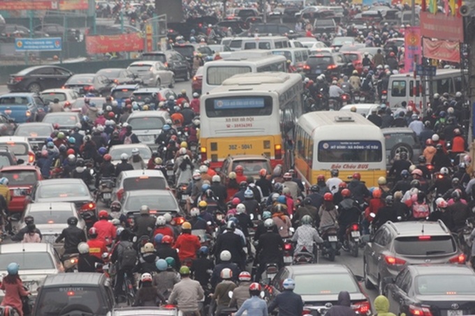 Hanoi traffic stalls city on final day of Tet - 3