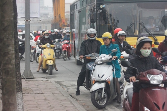 Hanoi traffic stalls city on final day of Tet - 7