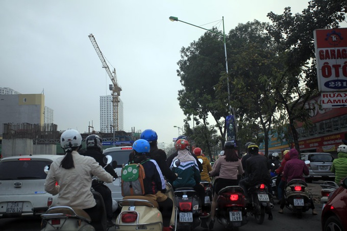 Hanoi traffic stalls city on final day of Tet - 2