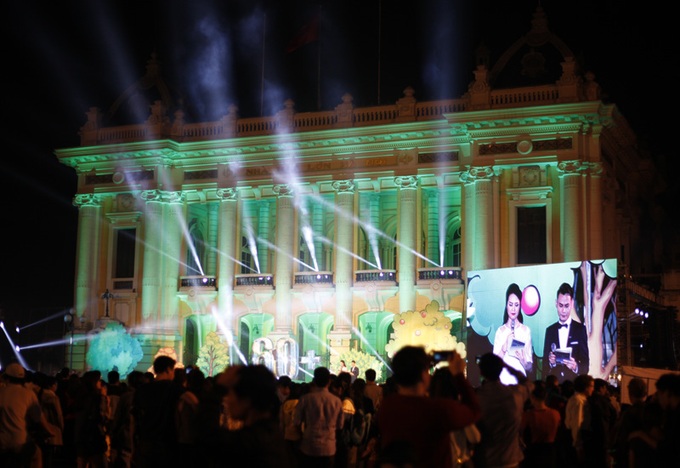 Earth Hour event saves Hanoi 240,000 kWh - 1