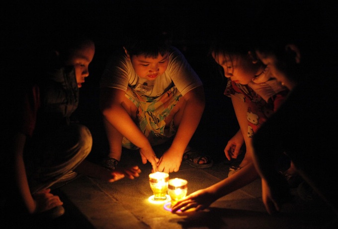 Earth Hour event saves Hanoi 240,000 kWh - 9