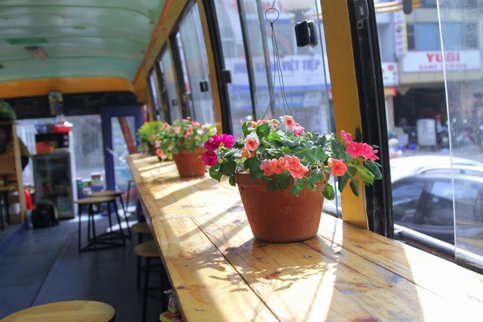 Special bus café in Hanoi - 10