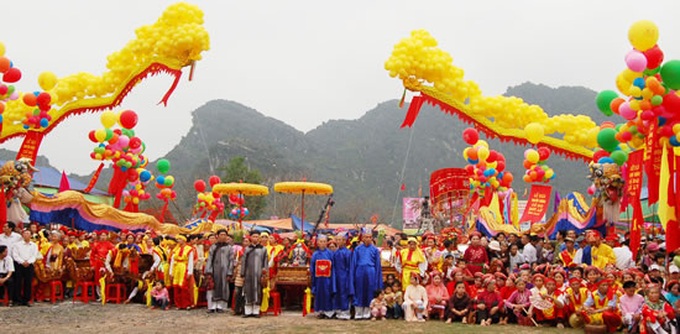 8,000 festivals a year contribute to Vietnam's poor labor productivity? - 1