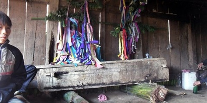 H’mong preserve funeral tradition of getting drunk - 1