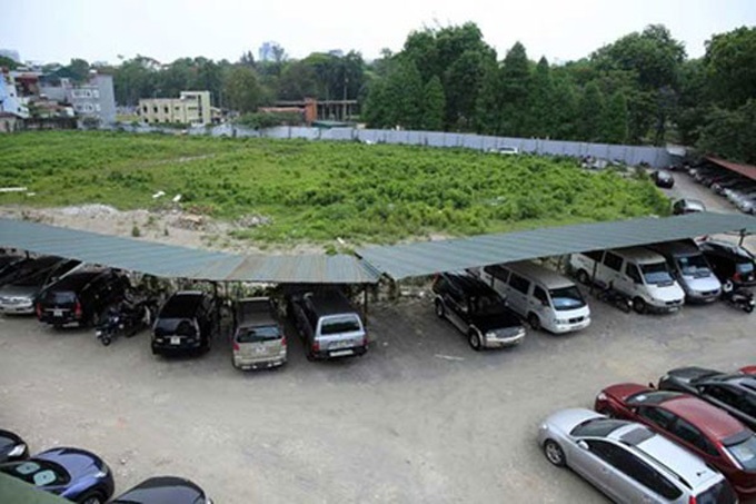 Hanoi authorities designate green space for new car park - 1