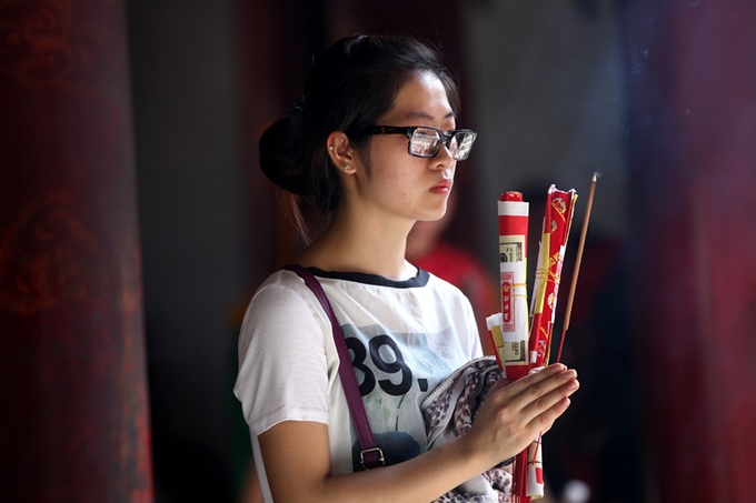 Students pray at scholars' temple for exam success - 2