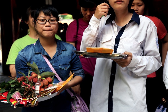 Students pray at scholars' temple for exam success - 6