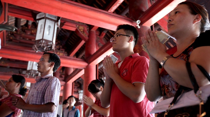 Students pray at scholars' temple for exam success - 3