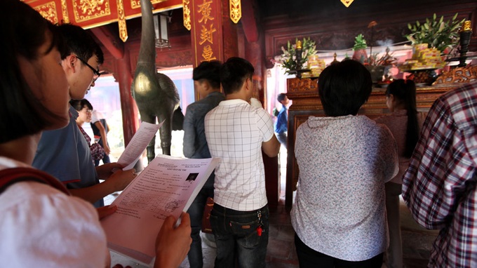 Students pray at scholars' temple for exam success - 5