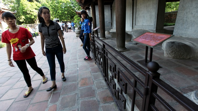 Students pray at scholars' temple for exam success - 8