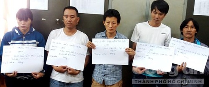 Employees suspected of stealing Nike shoes - 1 Employees suspected of stealing Nike shoes - 1