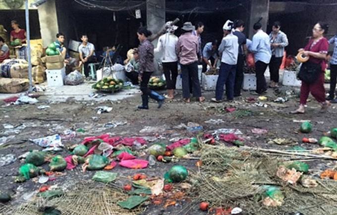 Hanoi's Long Bien wholesale market causing pollution - 1 Hanoi's Long Bien wholesale market causing pollution - 1