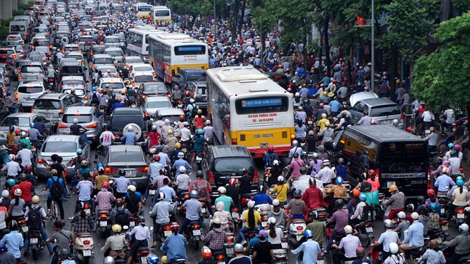 Vietnam severely behind on public transport usage - 1