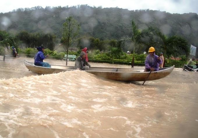 Flood continues to ravage central coast - 6