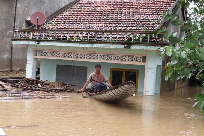 15 killed in floods in central and Central Highlands regions - 1