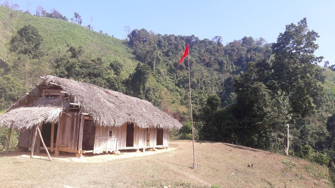 Pupils and teachers struggle to cope with dilapidated classrooms - 4