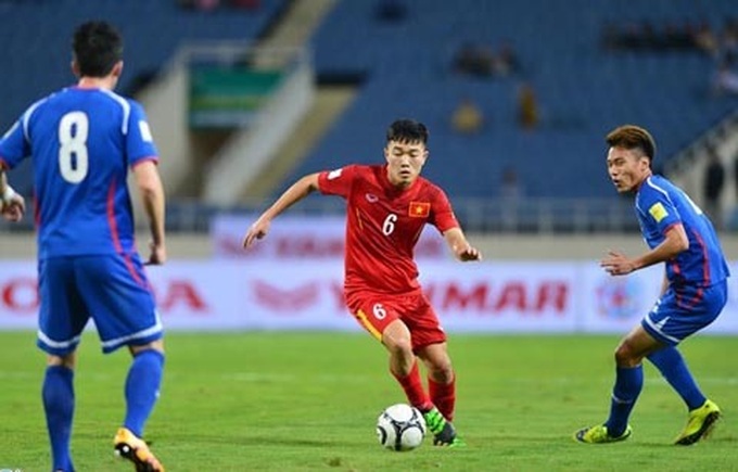 VN midfielder Xuan Truong leads poll for best AFF Cup player - 1