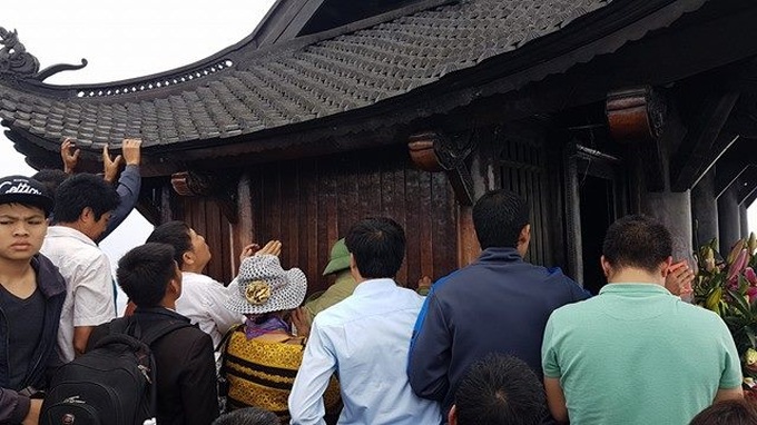 Ministry staff found visiting pagoda during work hours - 1