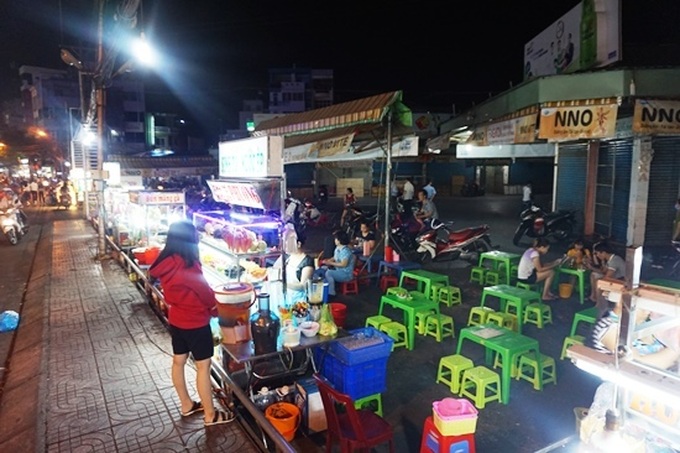 HCM City looks to financially exploit pavement work ban - 1